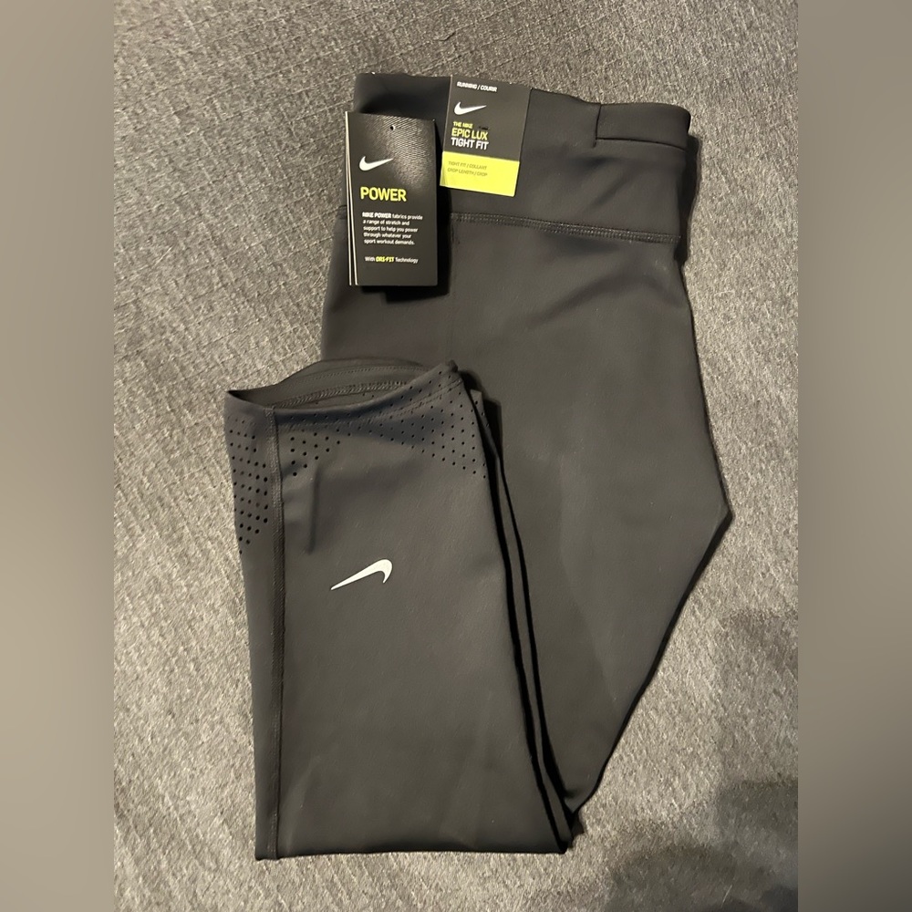 NWT ! Nike Dri-Fit Capri Leggings